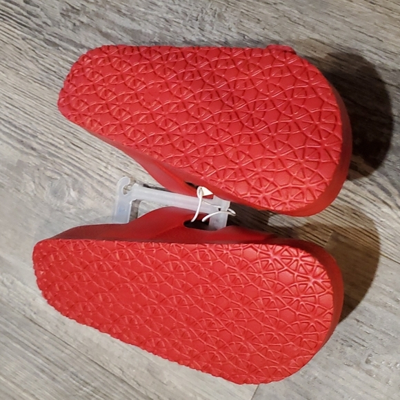 Shade & Shore Red Sandals - Picture 2 of 2